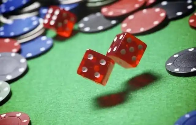 Meja Lightning Baccarat dengan dealer profesional di studio mpo88 asia